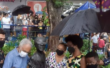 Ladrões levam óculos de Itamar Assumpção do Centro Cultural São Paulo