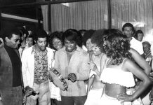 A resistência antirracista segundo o movimento black Rio Wilson Simonal recebe James Brown no aeroporto de Congonhas, em São Paulo, em 1973