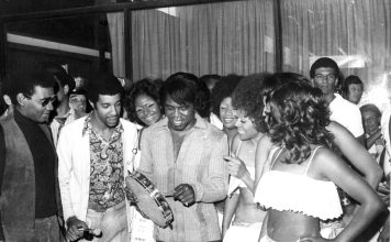 A resistência antirracista segundo o movimento black Rio Wilson Simonal recebe James Brown no aeroporto de Congonhas, em São Paulo, em 1973