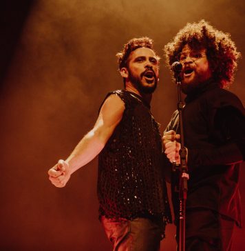 Almério e Martins se juntam para exibir a potência musical pernambucana Almério e Martins no palco em Recife - foto Ashlley Melo