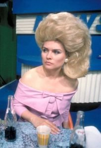 Debbie Harry em "Hairspray" (1988), de John Waters