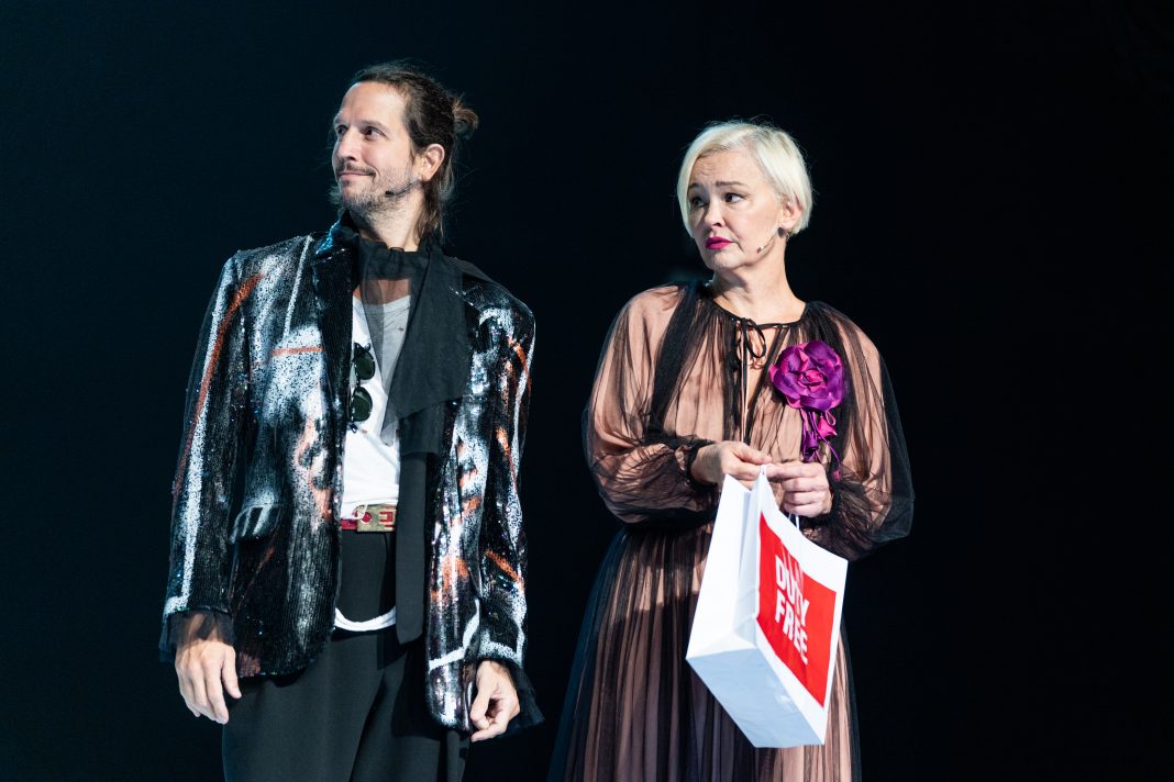Vladimir Brichta e Júlia Lemmertz, na peça 