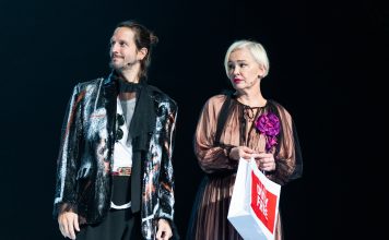 Peça “Tudo” questiona a identidade de todos Vladimir Brichta e Júlia Lemmertz, na peça "Tudo"