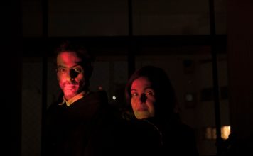 Stela Campos e Érico Theobaldo lançam single duplo incluindo tema de série Érico Theobaldo e Stela Campos. Foto: divulgação