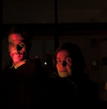 Stela Campos e Érico Theobaldo lançam single duplo incluindo tema de série Érico Theobaldo e Stela Campos. Foto: divulgação