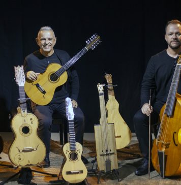 Lançamentos instrumentais: Alabê Ketujazz, Roberto Corrêa, Carlos Malta e Pife Muderno As violas de Roberto Corrêa (na foto com Gustavo Freccia) - foto Dalton Camargos