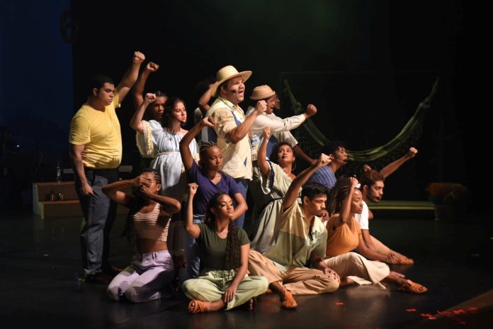 Musical “Bandeira de aço” encerra hoje sua temporada de estreia Fotos: Quilana Viegas e Veruska Oliveira. Divulgação