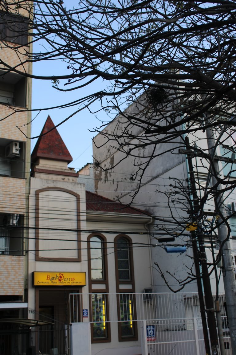 Antiga igreja protestante vira livraria em Porto Alegre