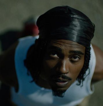 Um artista que tem o que dizer O rapper Kayode. Foto: divulgação