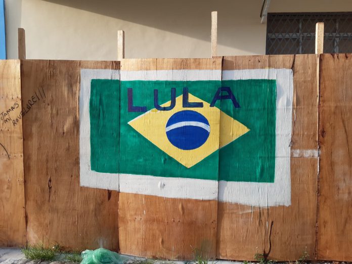 Artistas marcam posição e realizam festival plural em São Luís Tapume no Beco dos Catraieiros, Praia Grande. Foto: Zema Ribeiro