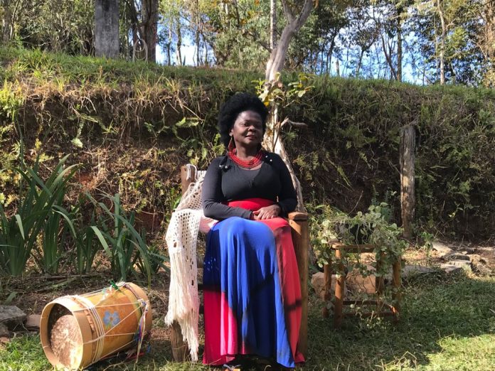 Bumba meu boi: memória, ciência e tradição A mestra de cultura popular Bel Carvalho lança "Do auto do nosso boi" sábado (3) em São Paulo. Foto: Aline Fernandes. Divulgação