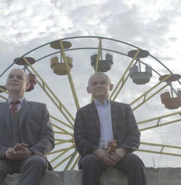 Estreia de Gero Camilo na direção de longa-metragem, “Aldeotas” é grande acerto Marat Descartes e Gero Camilo em cena de "Aldeotas". Frame. Reprodução