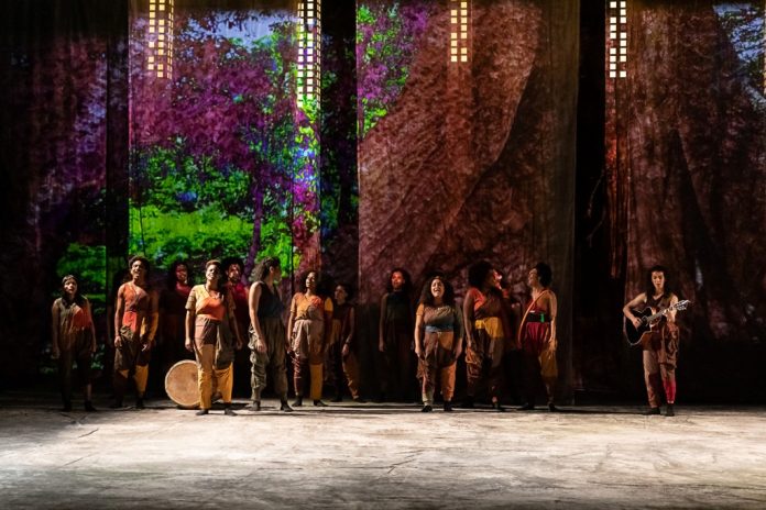 Um manifesto poético, político e plural Ensaio do espetáculo "Amazonias" no Sesc Pinheiros. Fotos: Matheus Jose Maria. Divulgação