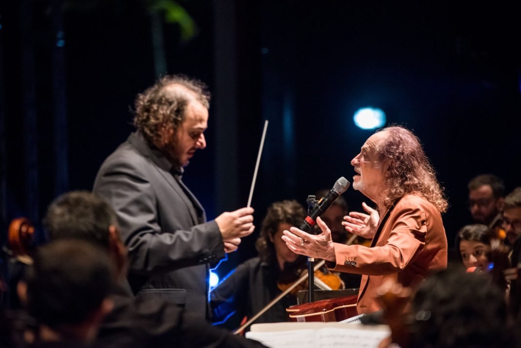 Clássico e popular: o maestro Rodrigo Toffolo, regente da Orquestra Ouro Preto, e Alceu Valença. Foto: Íris Zanetti. Divulgação