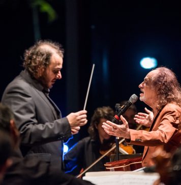 Alceu Valença em concerto – de novo Clássico e popular: o maestro Rodrigo Toffolo, regente da Orquestra Ouro Preto, e Alceu Valença. Foto: Íris Zanetti. Divulgação