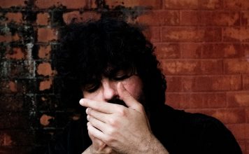 “Centelha” e as posições de Qinhones: na contramão e com os dedos nas feridas Centelha. Capa. Reprodução