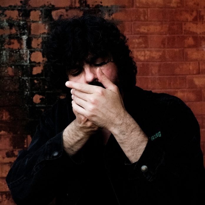 “Centelha” e as posições de Qinhones: na contramão e com os dedos nas feridas Centelha. Capa. Reprodução