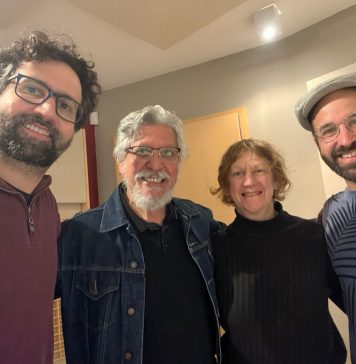 Os rumos de Ná Ozzetti e Zécarlos Ribeiro Da esquerda para a direita: Jonas Tatit, Zécarlos Ribeiro, Ná Ozzetti e Danilo Penteado. Foto: divulgação