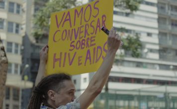 Documentário discute estigma e preconceito contra pessoas convivendo com HIV/Aids Deus tem Aids. Frame. Reprodução