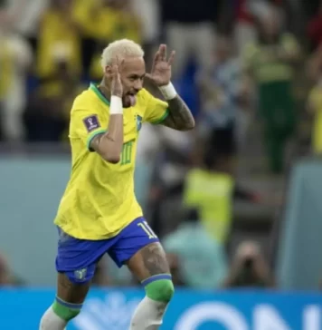 Bolsonaro condecora Neymar com a Ordem de Rio Branco