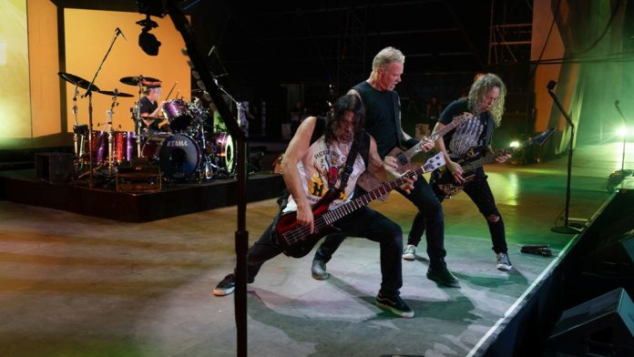 Metallica lança novo single e anuncia turnê e álbum O Metallica em Lisboa, Portugal, em julho de 2022. Foto: Brett Murray. Divulgação