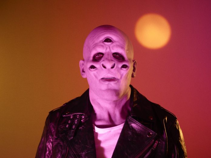 Videoclipe de “Oceans Niagara” anuncia “Fantasy”, novo álbum do M83 O cantor, compositor e instrumentista Anthony Gonzales, o M83. Foto: Anouck Bertin. Divulgação