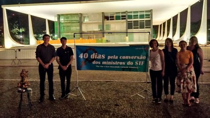 Ex-presidente da Biblioteca Nacional fechou convênios com organização extremista católica