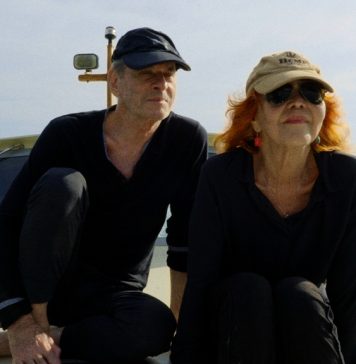 Alegria, amor e inteligência: o cinema de Helena Ignez Ney Matogrosso e Helena Ignez em cena de "A alegria é a prova dos nove". Still. Reprodução