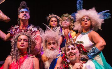 “A Divina Farsa” é pura diversão Elenco da peça "A Divina Farsa", com a Cia LaMínima