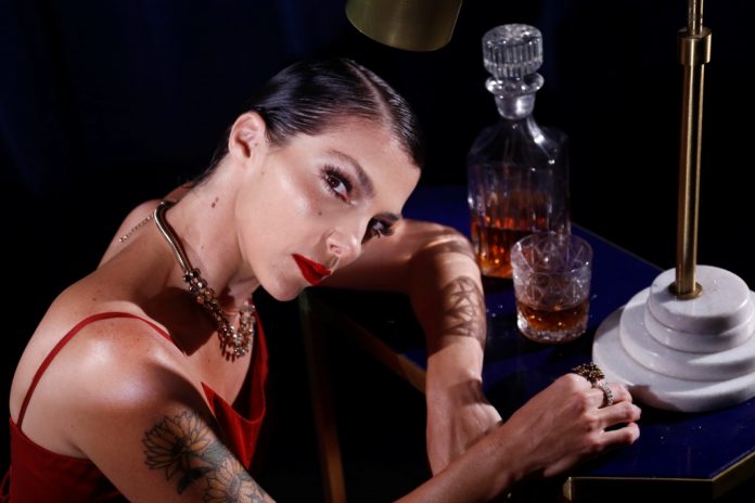 “Sem amor não existiria música” Foto: Juliana Robin/ Divulgação