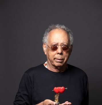 Macalé celebra 80 anos “cantando na encruza” Retrato: Leo Aversa/ Divulgação