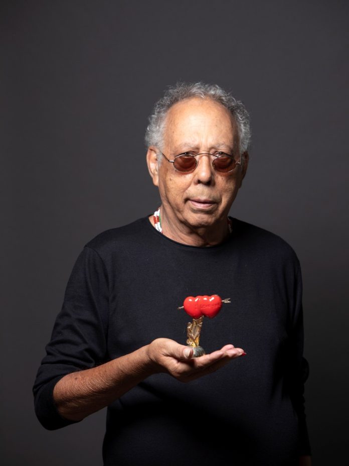 Macalé celebra 80 anos “cantando na encruza” Retrato: Leo Aversa/ Divulgação