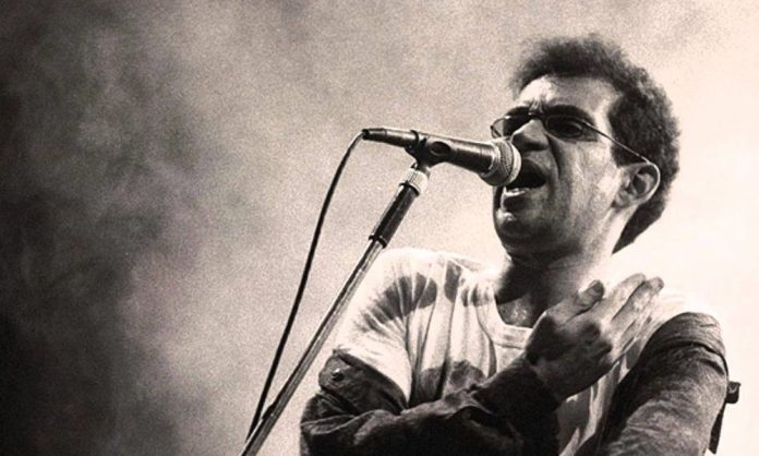 Quase 30 anos depois, primeiro disco solo de Renato Russo é relançado em vinil duplo colorido O cantor e compositor Renato Russo. Reprodução