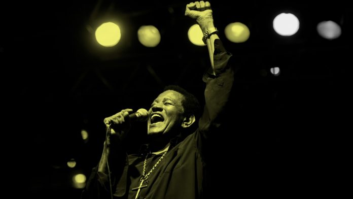 Jair Rodrigues em carne, osso, música e alegria “Jair Rodrigues – Deixa Que Digam”. Frame. Reprodução