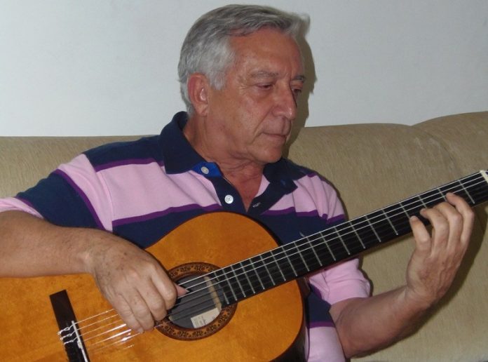 Violonista Turíbio Santos recebe homenagem e se apresenta em São Luís O violonista Turíbio Santos durante entrevista à Chorografia do Maranhão, em 2013. Foto: Rivânio Almeida Santos. Divulgação