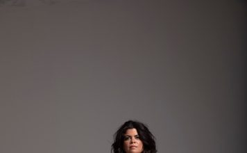 O canto firme de Isabela Moraes é “Pano Pra Alma” A cantora e compositora Isabela Moraes. Foto: Leo Aversa. Divulgação