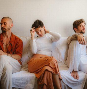 Chorou Bebel estreia com álbum de título autoexplicativo Bozi, Rany Baby e Gabriel Bebici formam o Chorou Bebel. Foto: Melina Furlan/ Divulgação