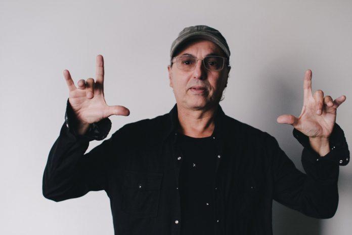 Show de Zeca Baleiro anuncia “Dom Quixote de Lugar Nenhum”, de Ruy Guerra O cantor e compositor Zeca Baleiro. Foto: Diego Ruahn/ Divulgação