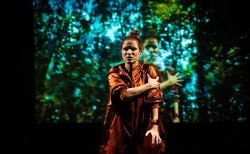 “Vista”, uma peça necessariamente desconfortável Cena de "Vista", monólogo de Julia Lund, da Cia Polifônica