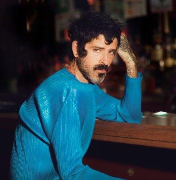 Devendra Banhart, utópico e distópico O americano-venezuelano Devendra Banhart. Foto: Dana Trippe/ Divulgação