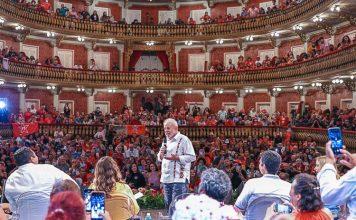 Lula cria o Dia dos Trabalhadores da Cultura