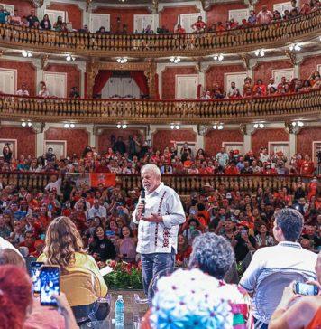 Lula cria o Dia dos Trabalhadores da Cultura