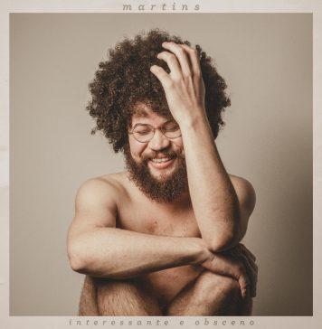 Nu (com a sua música) "Interessante e Obsceno". Capa. Reprodução