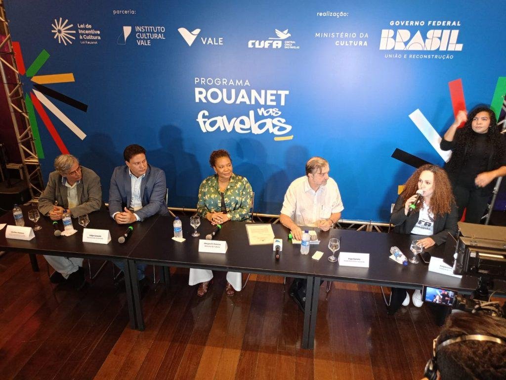 Da esquerda para a direita, Henilton Menezes, Felipe Camarão, Margareth Menezes, Hugo Barreto e Kaline Lima durante coletiva de imprensa de lançamento do Programa Rouanet nas Favelas