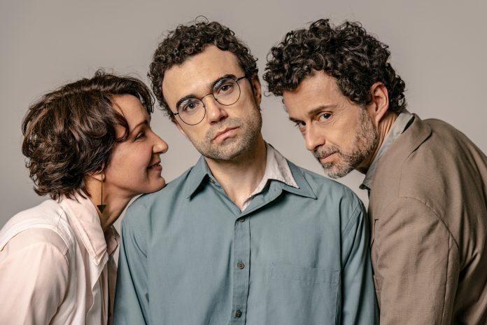 “Selvagem”, de Mike Bartlett, é encenada no Sesc Ipiranga Atores que protagonizam a peça "Selvagem", de Mike Bartlett