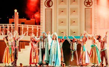 “Baile do Menino Deus” celebra 40 anos – 20 deles no Marco Zero do Recife Cena do "Baile do Menino Deus" - foto: Hans Manteuffel/ divulgação