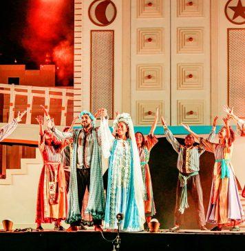 “Baile do Menino Deus” celebra 40 anos – 20 deles no Marco Zero do Recife Cena do "Baile do Menino Deus" - foto: Hans Manteuffel/ divulgação