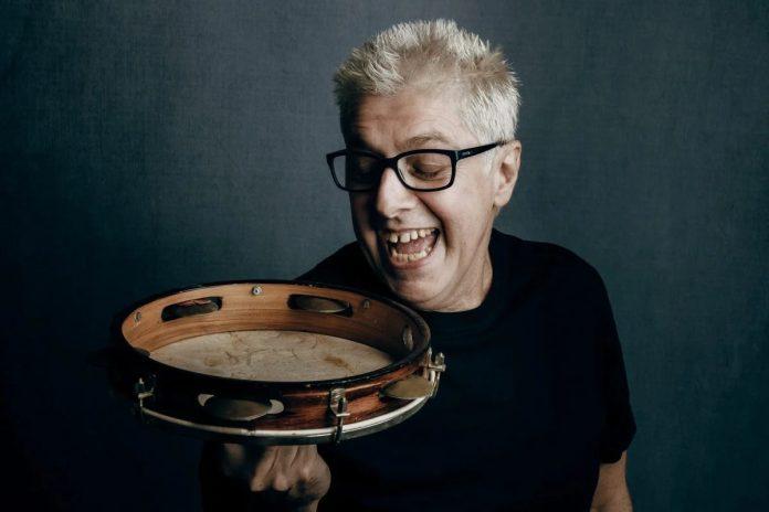 Uma pequena (e concentrada) antologia da canção brasileira Um dos mais requisitados do Brasil, o baterista e percussionista Marcelo Costa - foto: Nando Chagas/Divulgação