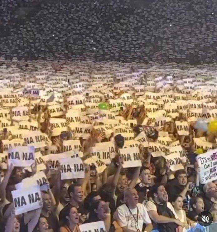 Placas de NA NA para ‘Hey Jude’ foram criadas por brasileiros