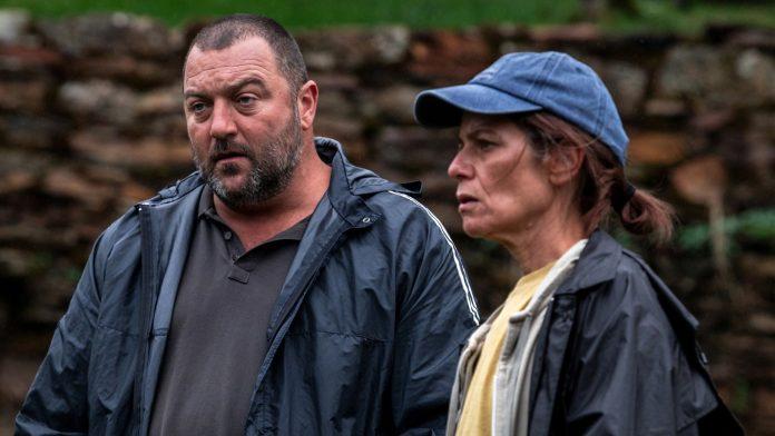 Premiado “As Bestas”, novo filme de Rodrigo Sorogoyen, estreia hoje nos cinemas brasileiros Antoine (Denis Ménochet) e Olga (Marina Foïs) em cena de "As Bestas". Frame. Reprodução